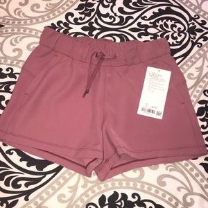 Lululemon On the Fly Short 2.5